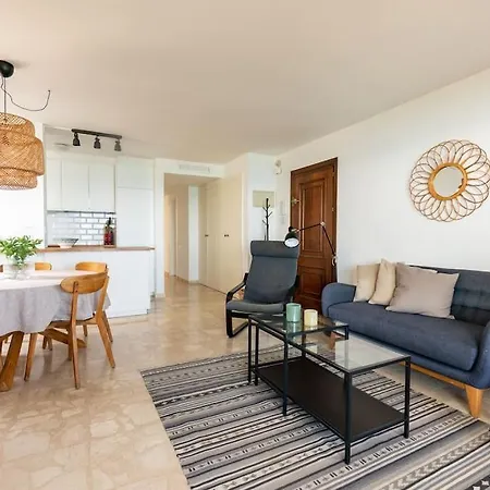 Apartment Larycorte, Beautiful 3bdr Beachfront