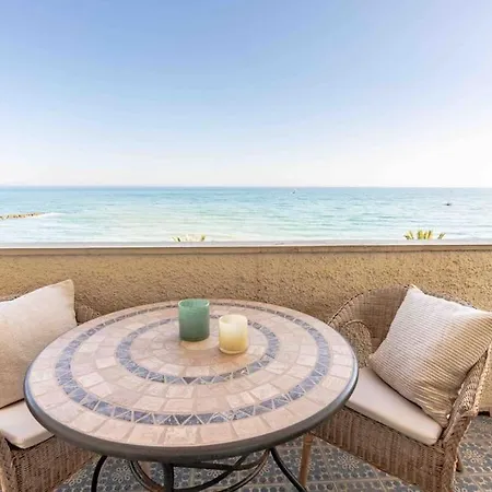 Larycorte, Beautiful 3bdr Beachfront Apartment *