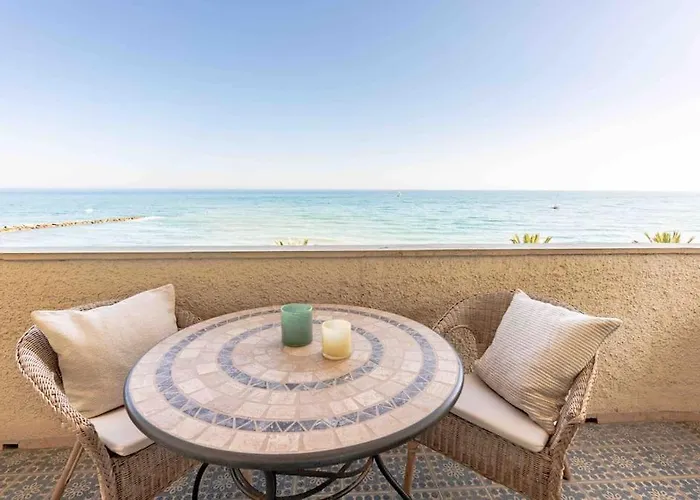 Larycorte, Beautiful 3bdr Beachfront Appartement *